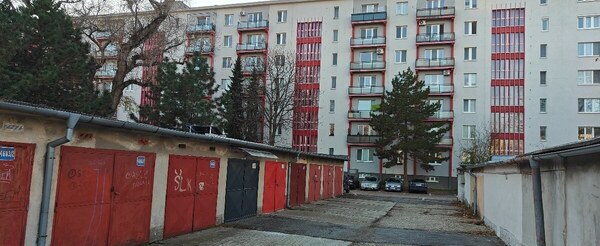 garáž, Haburská ul., Ružinov pri Štrkovci