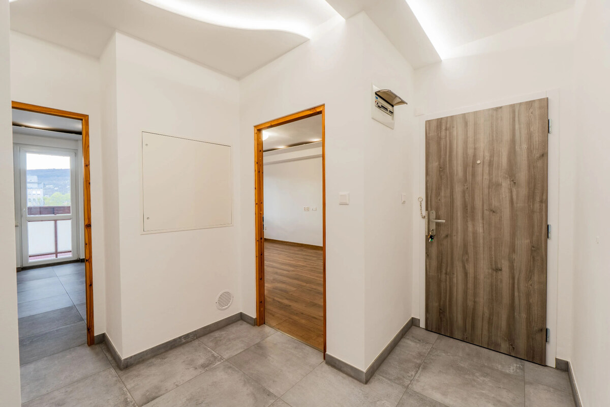 3-izb. byt, Nobelova ul., Nové Mesto, balkón, 5.p./7 — foto 6