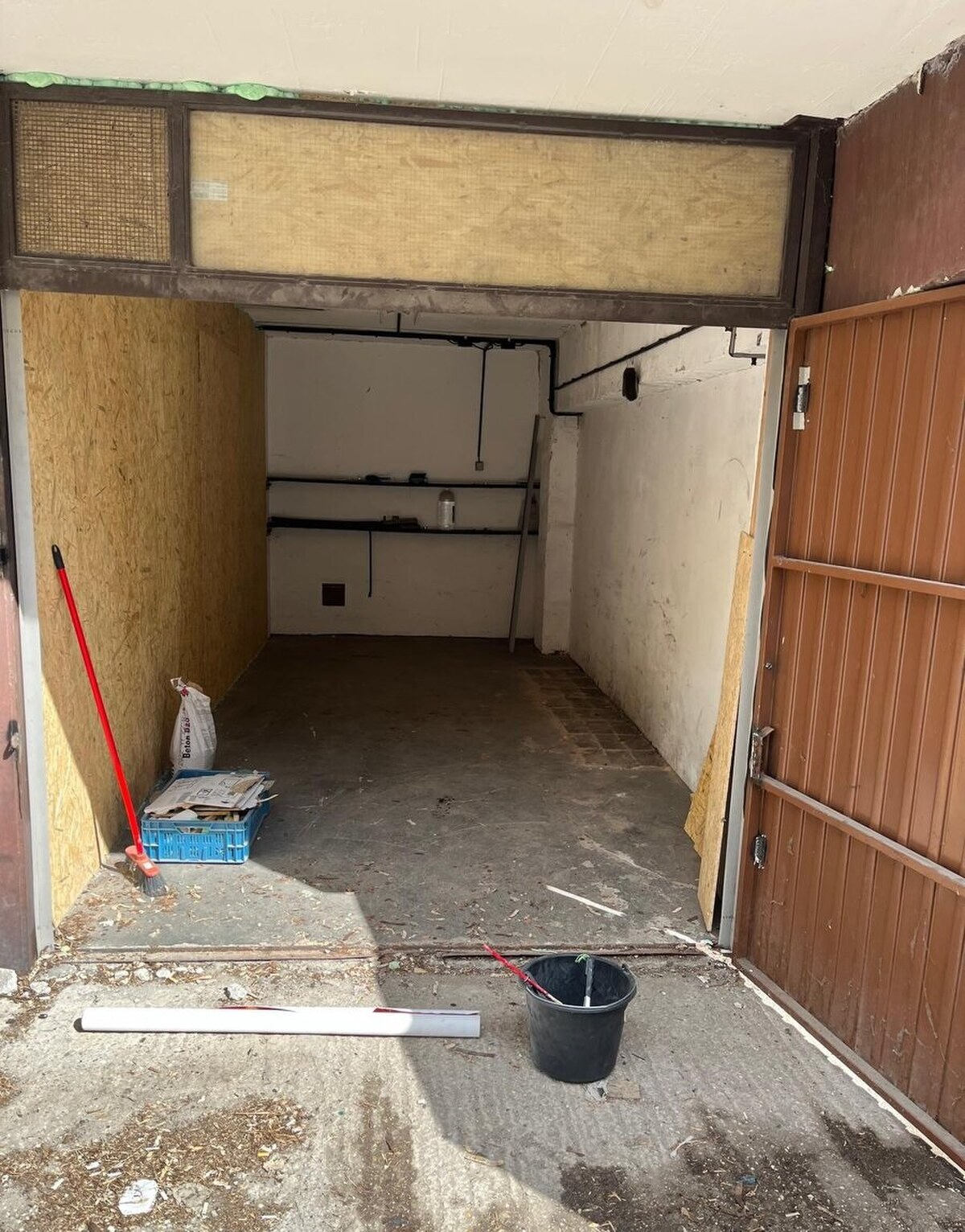 garáž Rajčianska ul., Vrakuňa — foto 2