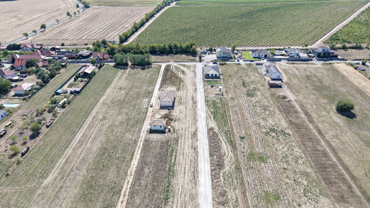 Ideálny stavebný pozemok v Jelenci - 848 m2 — foto 5