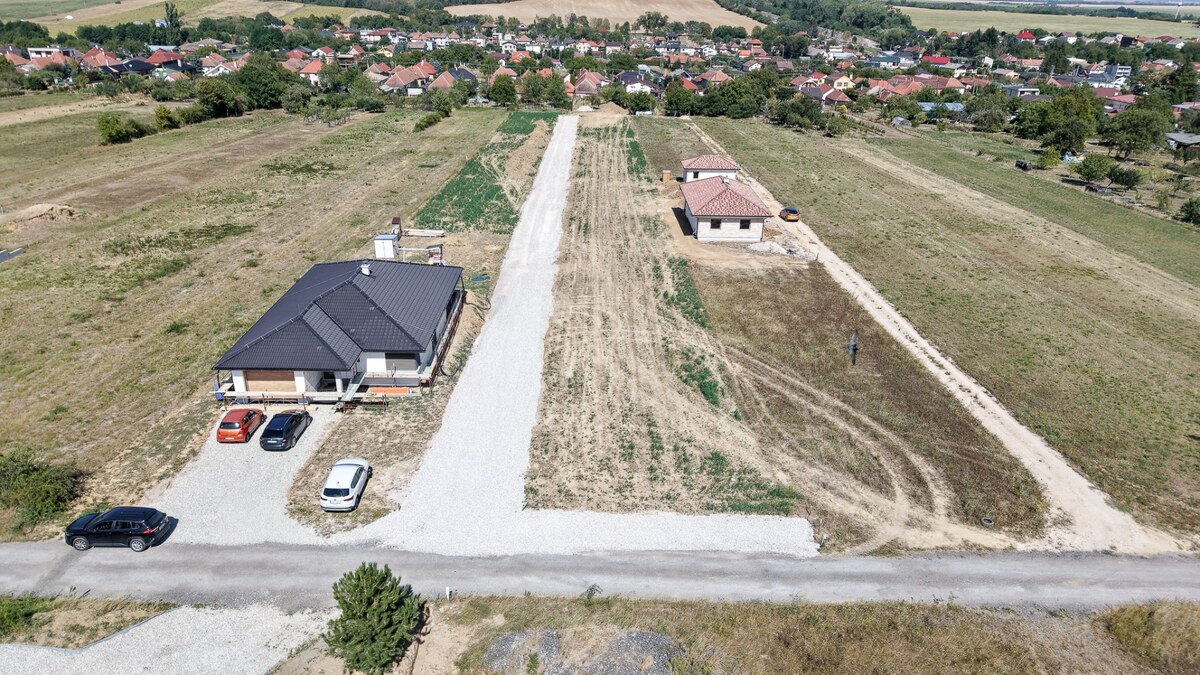 Ideálny stavebný pozemok v Jelenci - 848 m2 — foto 6
