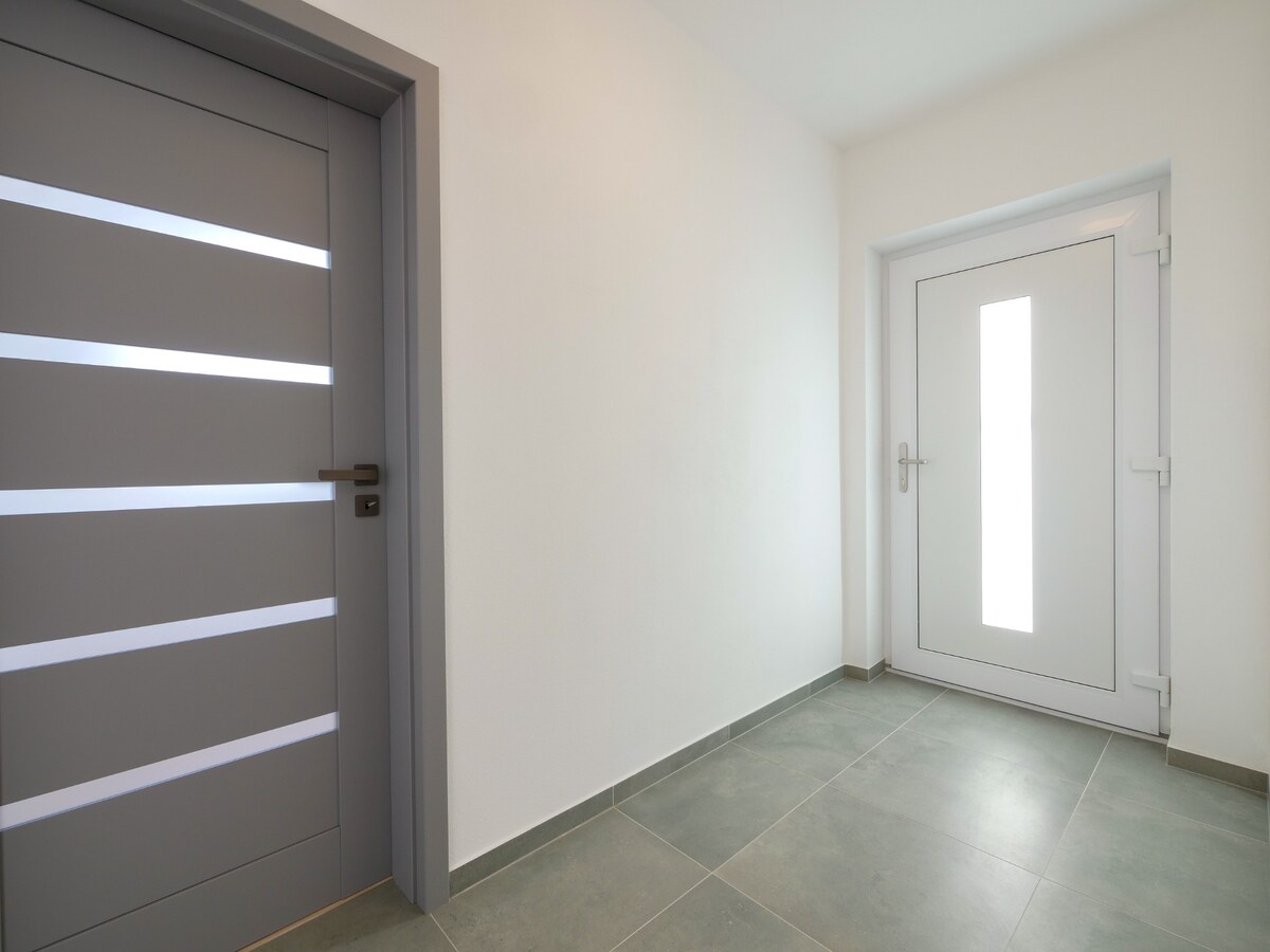 Kompletne zrekonštruovaný 4 izbový rodinný dom - Oponice — foto 14