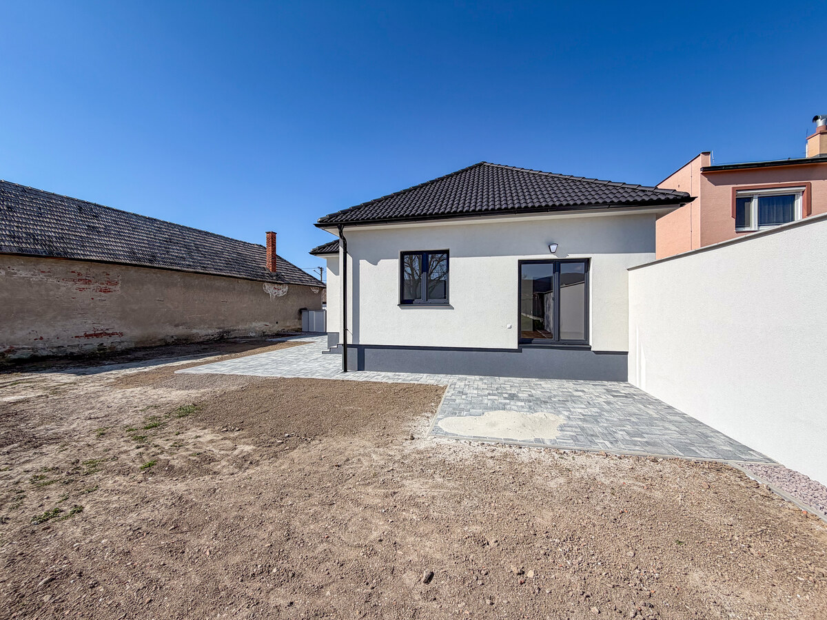 Kompletne zrekonštruovaný 4 izbový rodinný dom - Oponice — foto 8