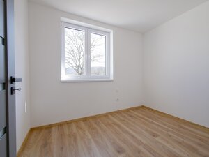 Kompletne zrekonštruovaný 4 izbový rodinný dom - Oponice — foto 15