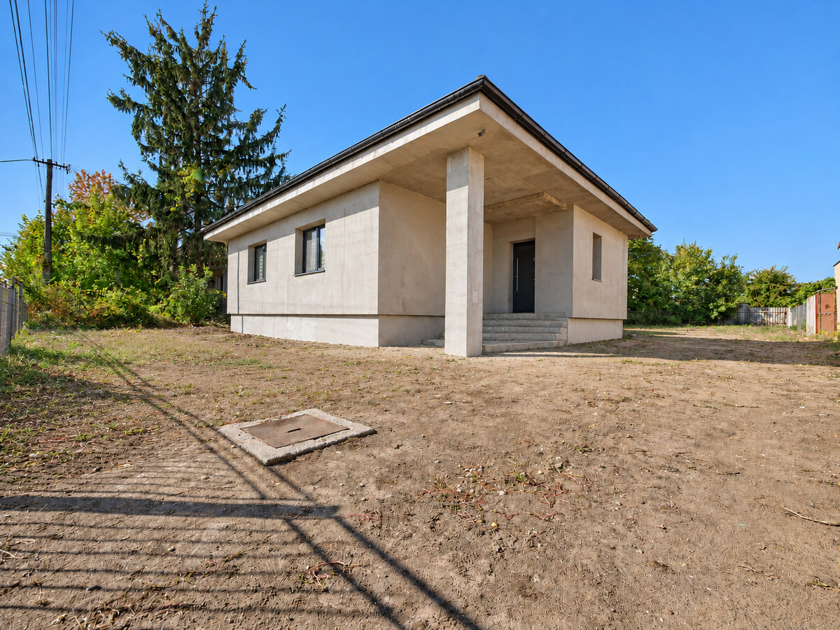 Dom po rekonštrukcii, terasa a 932 m² pozemku v Ivanke pri Nitre — foto 10