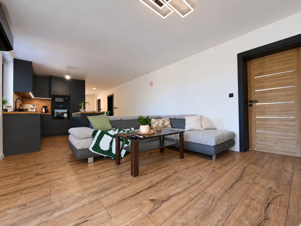 Dom po rekonštrukcii, terasa a 932 m² pozemku v Ivanke pri Nitre — foto 2