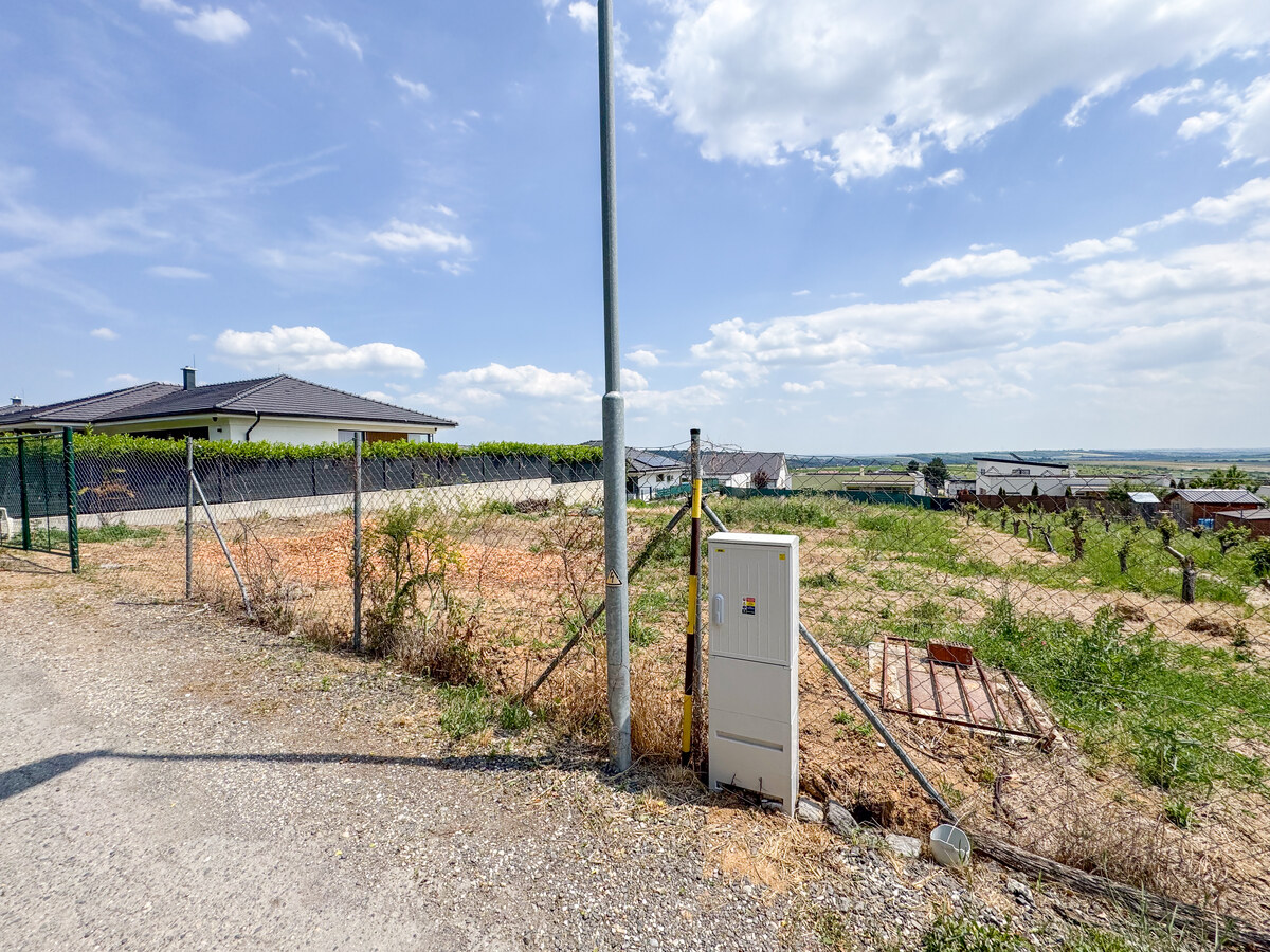 Pozemok už so stavebným povolením a projektom  - 805 m2 - Štitáre