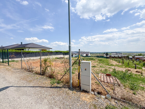 Pozemok už so stavebným povolením a projektom  - 805 m2 - Štitáre