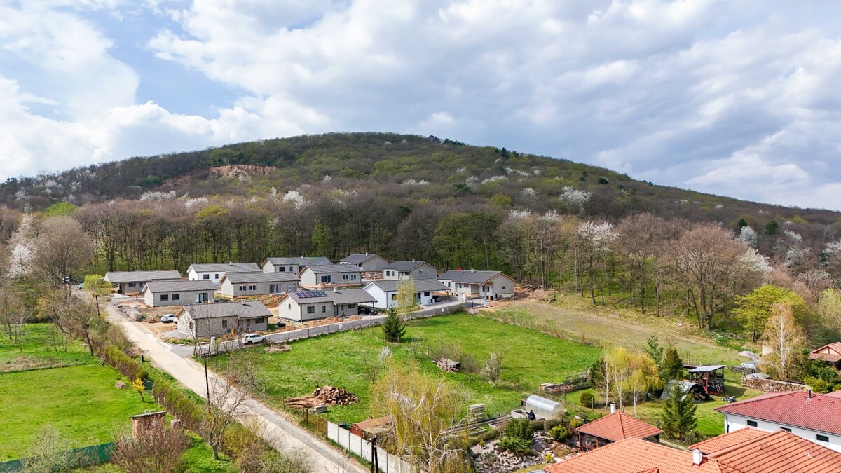 Ideálny stavebný pozemok - 687 m2 - Jelenec — foto 2
