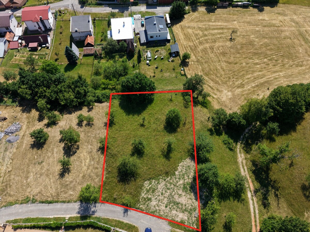 Stavebný pozemok 1 353 m² pri Tajchu s krásnymi výhľadmi — foto 2