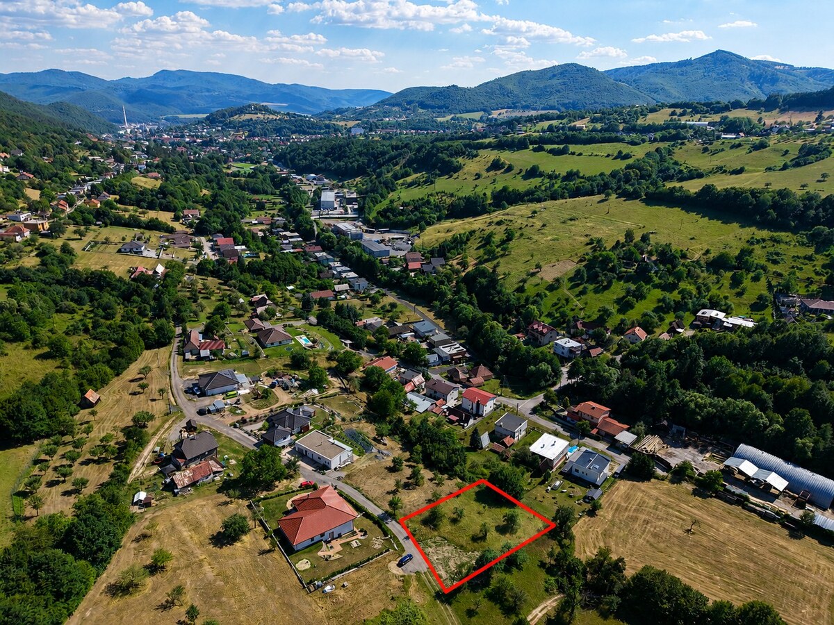 Stavebný pozemok 1 353 m² pri Tajchu s krásnymi výhľadmi — foto 6
