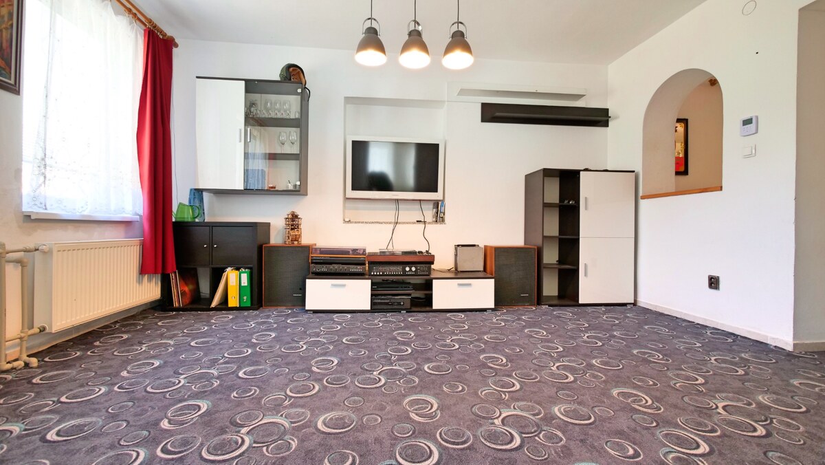 Veľký 5 izbový dom na predaj v obci Sklené — foto 10