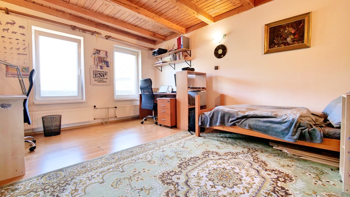 Veľký 5 izbový dom na predaj v obci Sklené — foto 13
