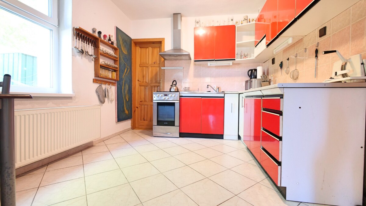 Veľký 5 izbový dom na predaj v obci Sklené — foto 8