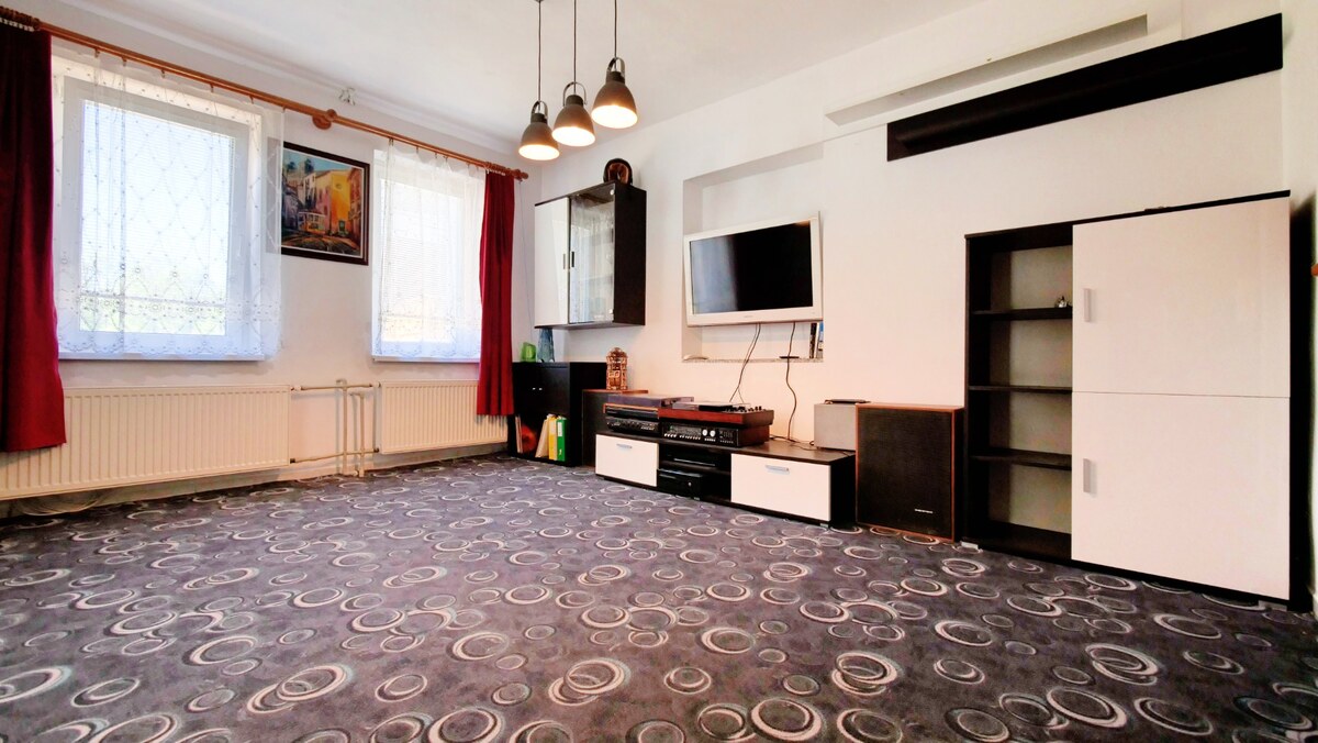 Veľký 5 izbový dom na predaj v obci Sklené — foto 9