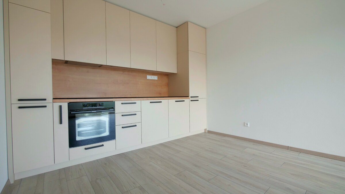 REZERVOVANÉ - BYTY KOŠÚTY - 2 izbový byt na predaj s výhľadom na zeleň — foto 2
