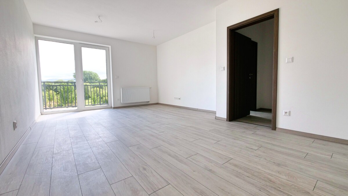 REZERVOVANÉ - BYTY KOŠÚTY - 2 izbový byt na predaj s výhľadom na zeleň — foto 3
