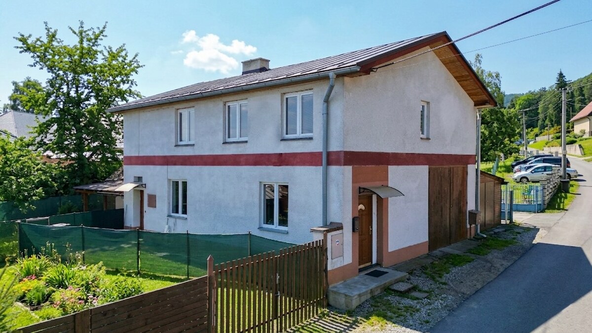 Praktický 8-izbový rodinný dom na Bystričke
