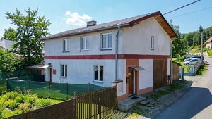 Praktický 8-izbový rodinný dom na Bystričke — foto 1