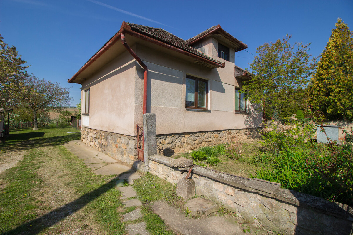 Tehlový rodinný dom s 12 á pozemkom, Paňovce — foto 3