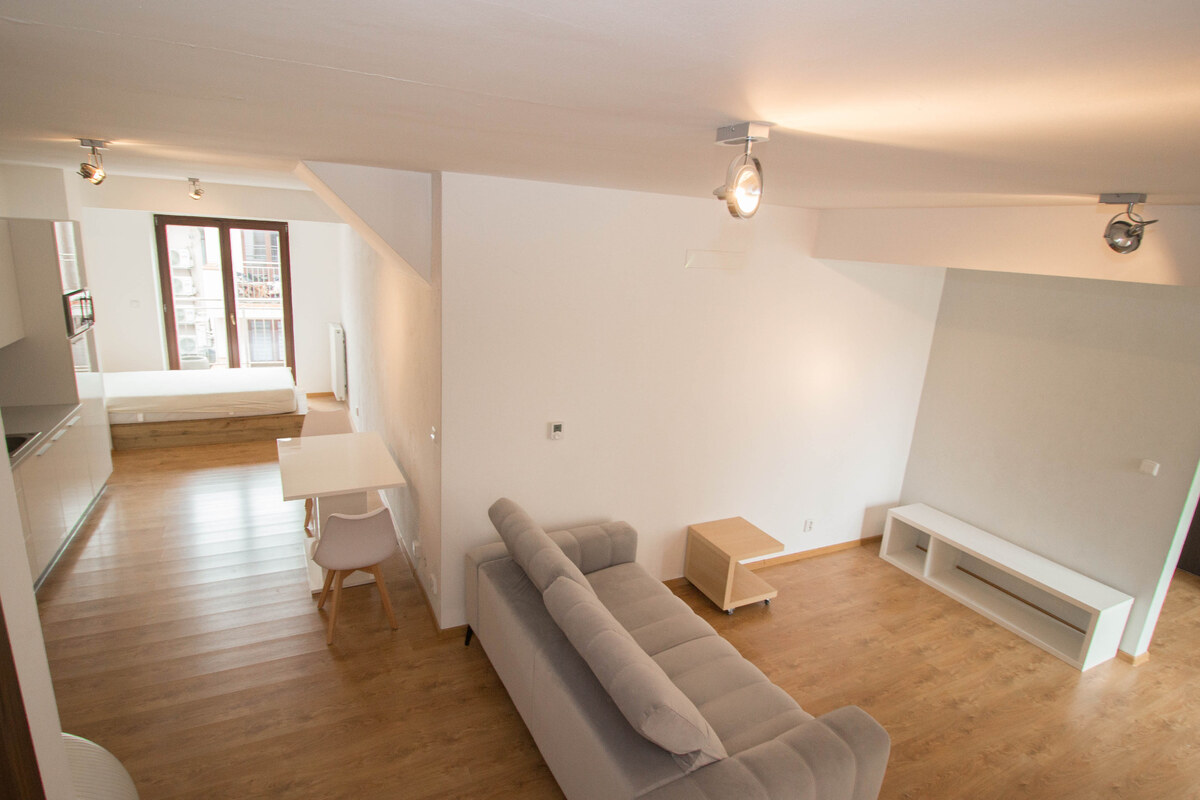 Prenájom v centre Košíc - mezonet s balkónom a výťahom — foto 14