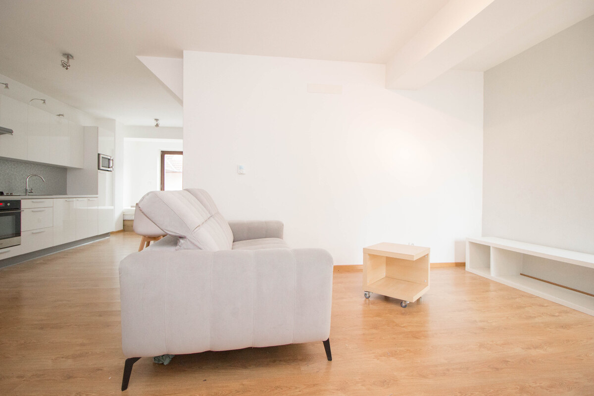 Prenájom v centre Košíc - mezonet s balkónom a výťahom — foto 8