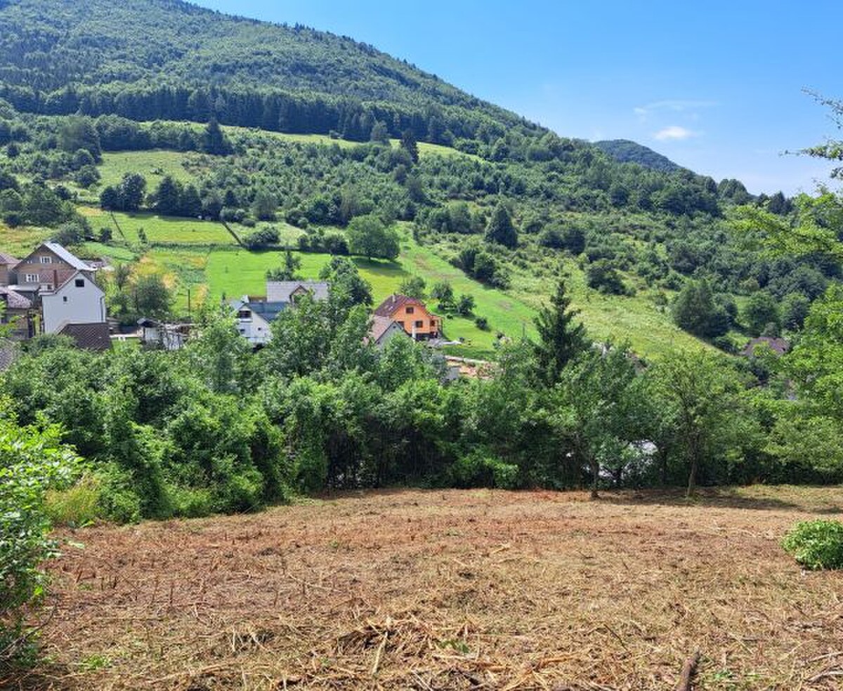 Slnečný stavebný pozemok 659 m2 v obci Čavoj