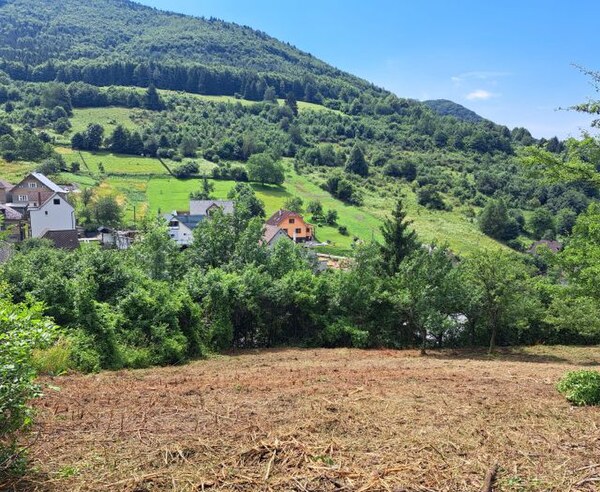 Slnečný stavebný pozemok 659 m2 v obci Čavoj