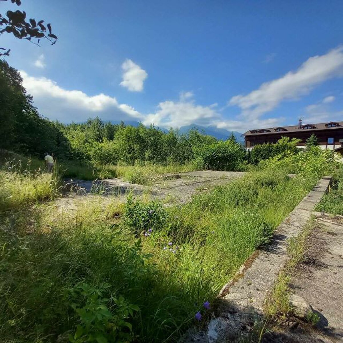 Slnečný stavebný pozemok 1515 m2 v Novej Lesnej