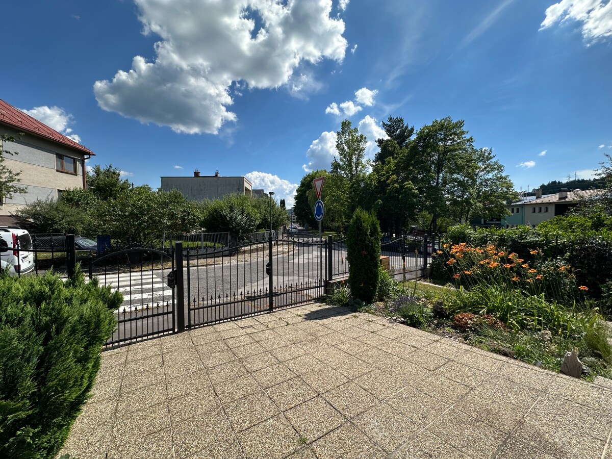 6- izbový rodinný dom, Karlovo, Banská Bystrica, pozemok 692 m2 — foto 2