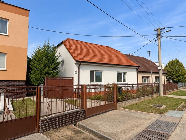 Exkluzívna ponuka na predaj, rodinný dom " Brestovany"  Horné Lovčice