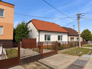 Exkluzívna ponuka na predaj, rodinný dom " Brestovany"  Horné Lovčice — foto 1