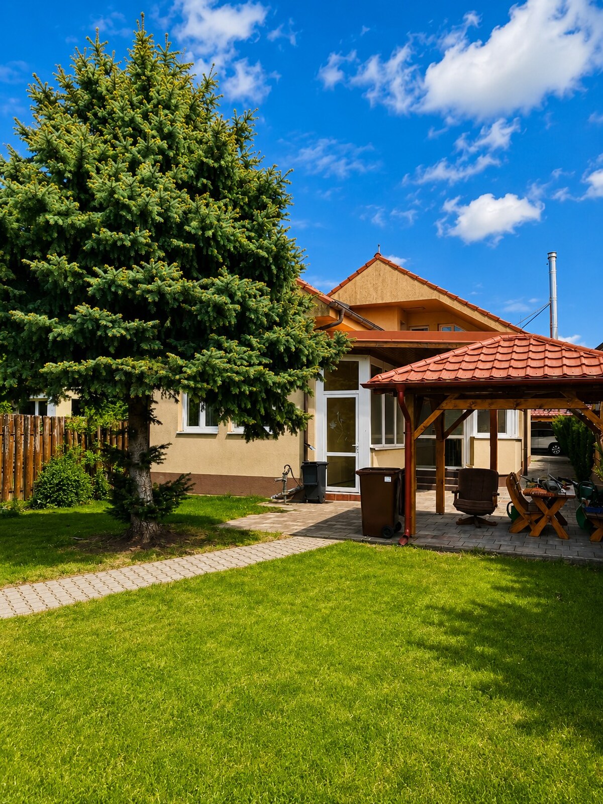 Veľký 2-generačný rodinný dom vo vyhľadávanej časti Serede — foto 12