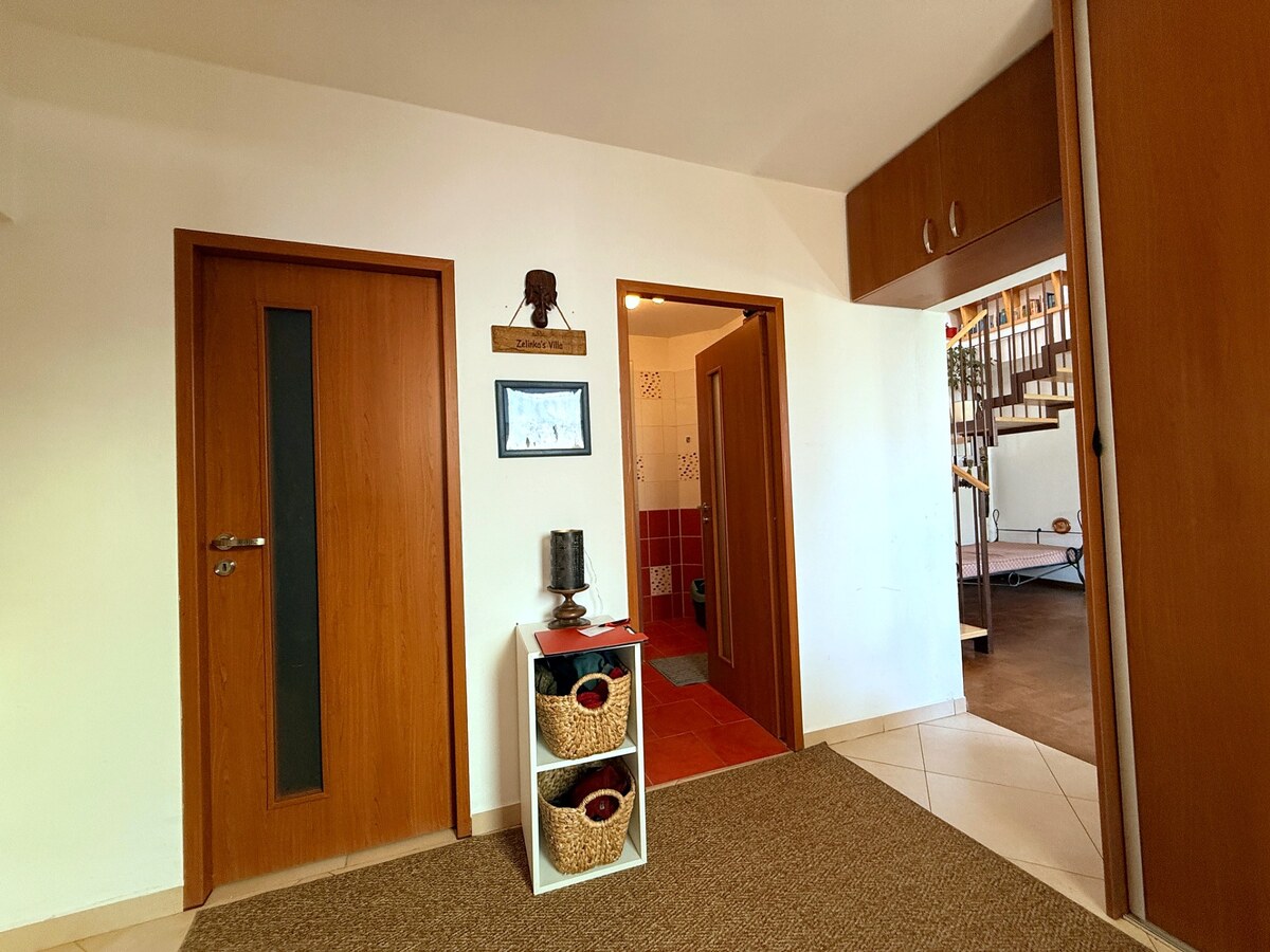 Priestranný 6-izbový dom na pozemku 872 m² – Častá — foto 11