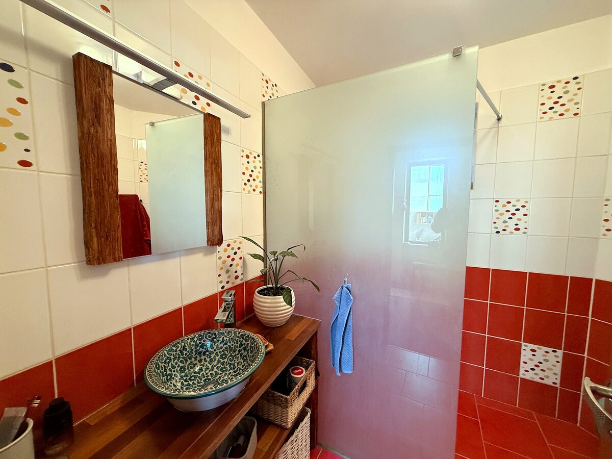 Priestranný 6-izbový dom na pozemku 872 m² – Častá — foto 12