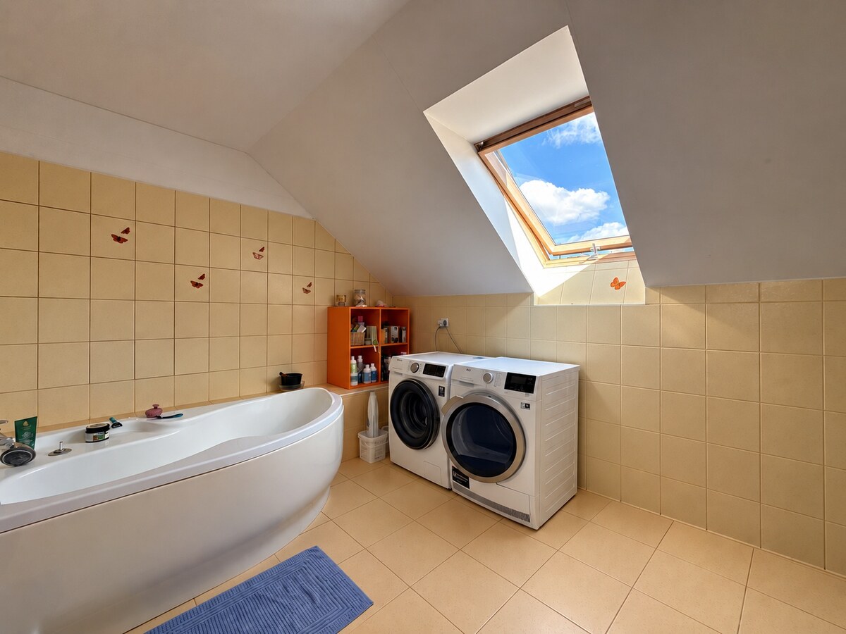 Priestranný 6-izbový dom na pozemku 872 m² – Častá — foto 13