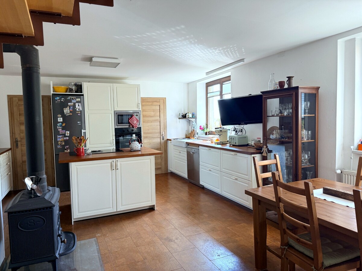 Priestranný 6-izbový dom na pozemku 872 m² – Častá — foto 4