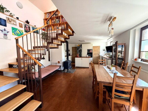 Priestranný 6-izbový dom na pozemku 872 m² – Častá