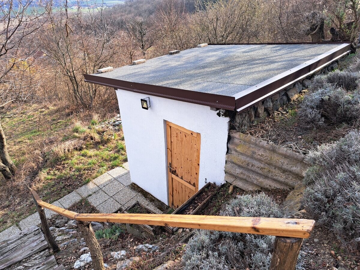 Slnečná chata v Malých Karpatoch pod Slepým vrchom — foto 9