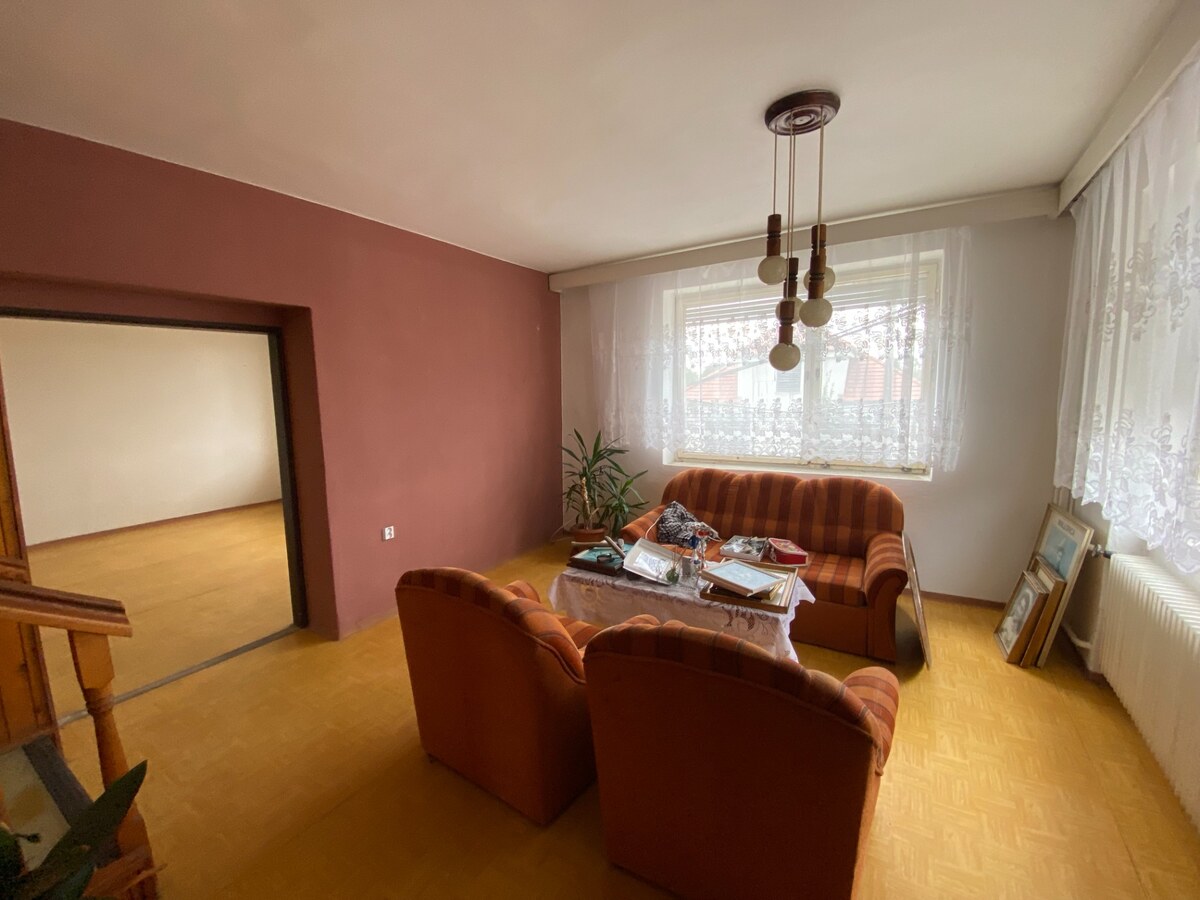 Na predaj priestranný rodinný dom v tichej lokalite " Zvončín " — foto 2