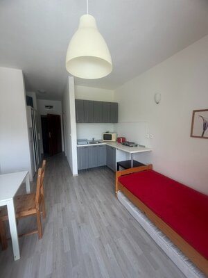 MALÁ GARSÓNKA  pre nenáročného klienta — foto 1