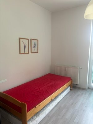 MALÁ GARSÓNKA  pre nenáročného klienta — foto 2