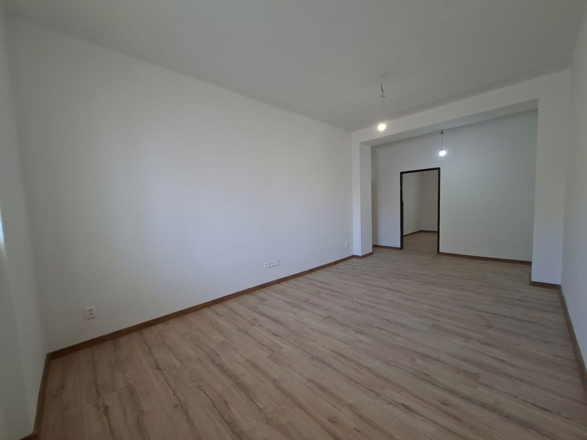 TEHLOVÝ 2 IZBOVÝ BYT PRIAMO V CENTRE — foto 3