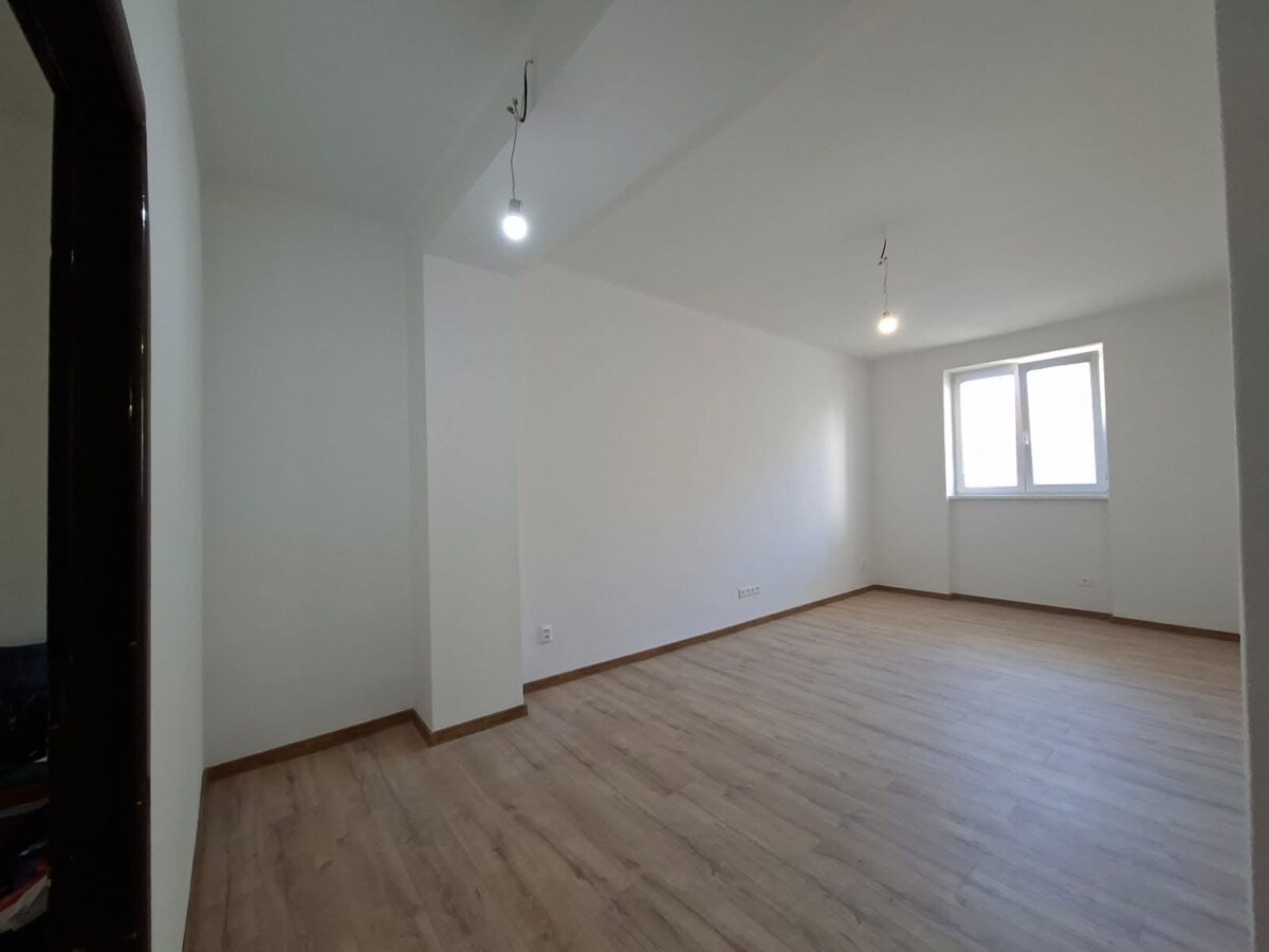 TEHLOVÝ 2 IZBOVÝ BYT PRIAMO V CENTRE — foto 4
