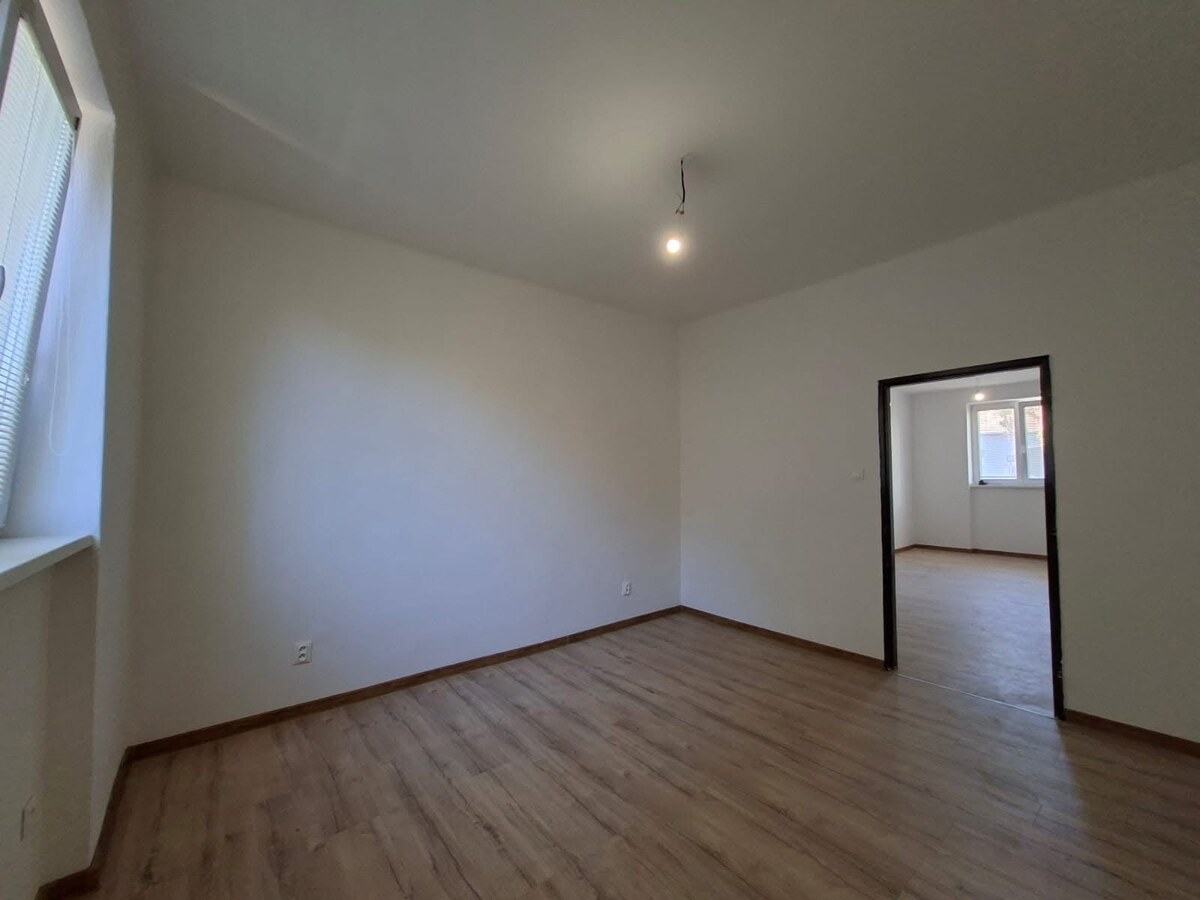 TEHLOVÝ 2 IZBOVÝ BYT PRIAMO V CENTRE — foto 6