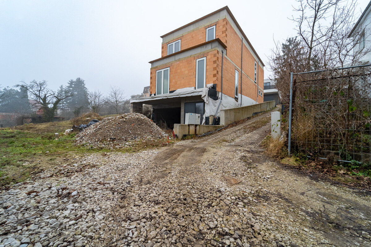 ATRAKTÍVNA MODERNÁ 5 IZB.ROZOSTAVANÁ VILA NA KOLIBE — foto 4