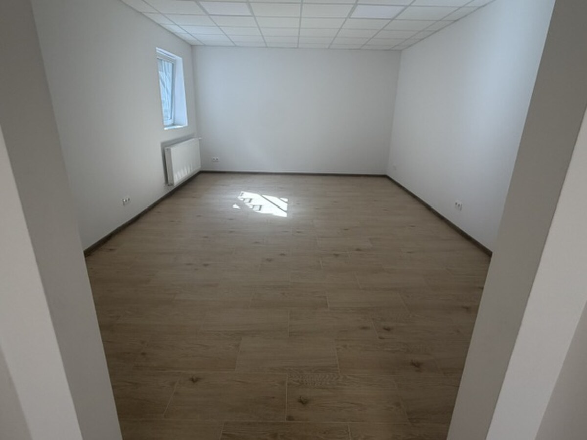 Na prenájom obchodný priestor v centre Pezinka 100m2 — foto 12