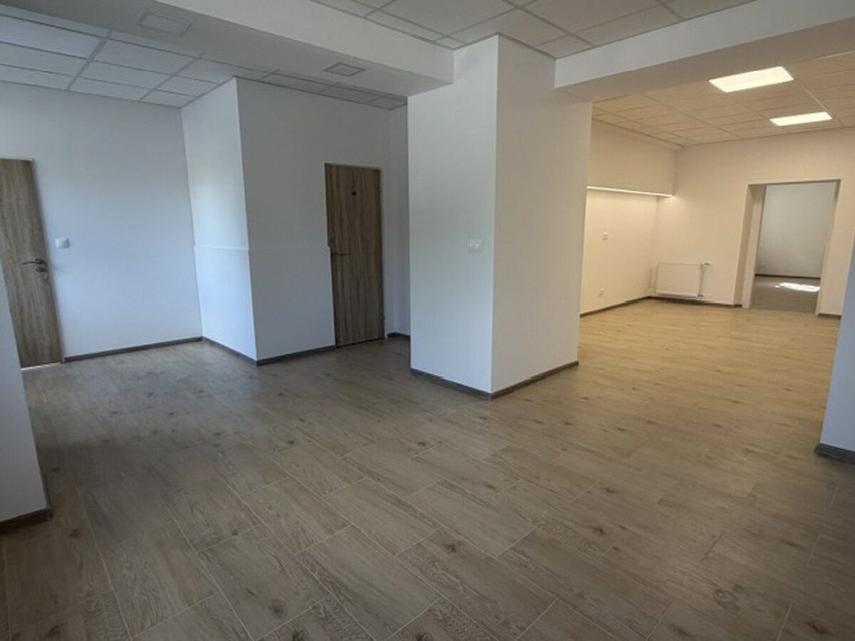 Na prenájom obchodný priestor v centre Pezinka 100m2 — foto 9