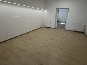 Na prenájom obchodný priestor v centre Pezinka 100m2 — foto 11