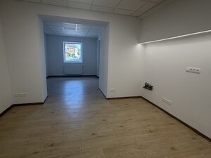 Na prenájom obchodný priestor v centre Pezinka 100m2 — foto 13